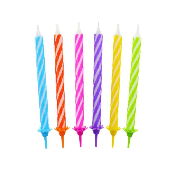 Svjećice Rođendan Color 24 kom u šarenim spiralnim bojama unose veselje u svaku proslavu! U pakiranju dolazi 24 svjećice u 6 boja i 12 nastavaka za jednostavno postavljanje na tortu.