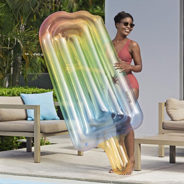 Osvježite ljeto s madracem Dream Popsicle u obliku sladoleda! Velik i udoban madrac od PVC materijala, savršen za bazen i plažu. Dimenzije 185 × 89 cm.