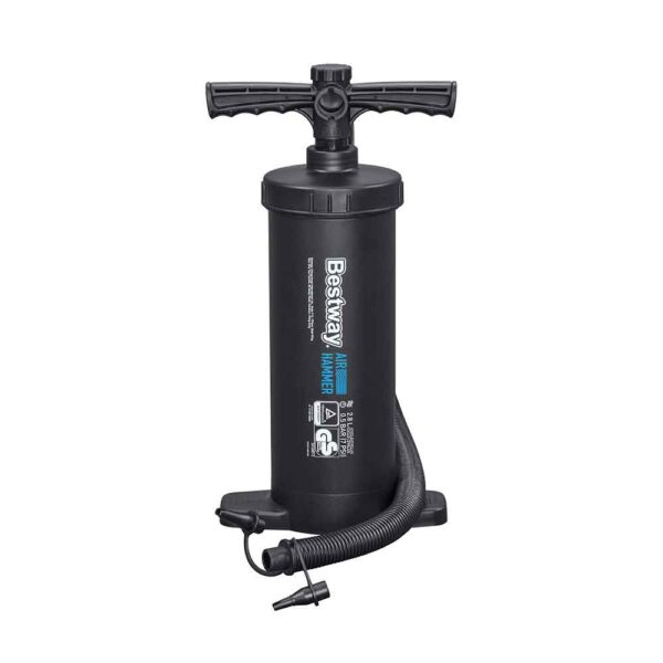 Ručna pumpa za madrace Air Hammer 2,8L praktično je rješenje za napuhavanje i ispuhivanje madraca i drugih napuhujućih proizvoda. Svestrana i snažna pumpa s 3 adaptera, veličine 38 cm, dolazi zapakirana u kutiji.