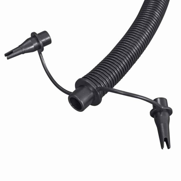 Praktična nožna pumpa za madrace Air Pump dimenzija 28x19 cm omogućuje brzo napuhivanje i ispuhivanje madraca i napuhujućih predmeta. Uključuje 3 univerzalna adaptera za različite ventile.