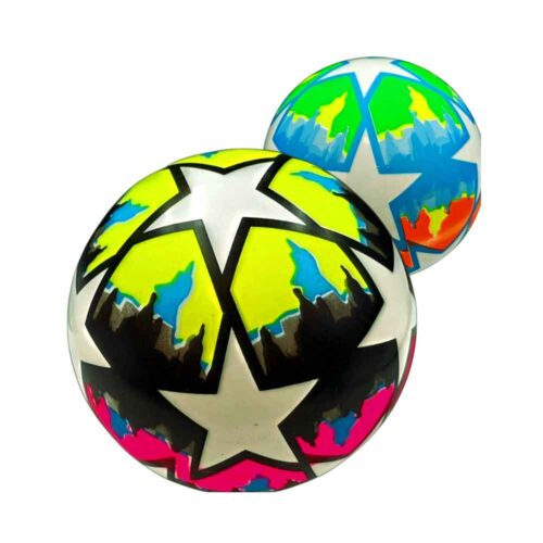 Plasticna lopta Neon Stars promjera 230 mm i težine 220 g idealna je za igru na plaži, u parku ili dvorištu. Dolazi u 2 šarena neon dezena sa zvjezdastim uzorkom te je pakirana u praktičnu plastičnu mrežicu za jednostavno nošenje.