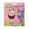 Spužva Bob Skockani mini set za pisanje sadrži blok za bilješke, olovku, gumicu, ravnalo i naljepnice s motivima omiljenih likova iz crtića. Idealan je za školu, putovanja, crtanje i kreativno izražavanje djece starije od 3 godine.