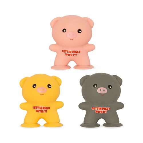 squishy-stuck-pig-8 Mekana i ljepljiva antistres igračka u obliku simpatičnog praščića. Može se stiskati, oblikovati i lijepiti na čiste, glatke površine, nakon čega se vraća u prvobitni oblik. Dostupna je u tri boje, a namijenjena je djeci od 3 godine. Dimenzije su približno 9 × 7 × 3,5 cm.