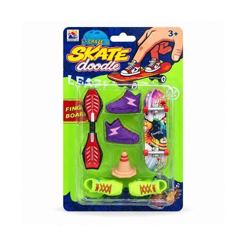 Mini-finger-skate-1 Mini Finger Skate set Doodle sa 7 dijelova sadrži fingerboard, waveboard, dva para mini tenisica i prometni čunj. Zabavan komplet za izvođenje trikova prstima, razvoj spretnosti i stvaranje vlastitog mini skate parka. Preporučena dob: 3+. Dimenzije pakiranja: 28 × 15,3 × 3,5 cm.